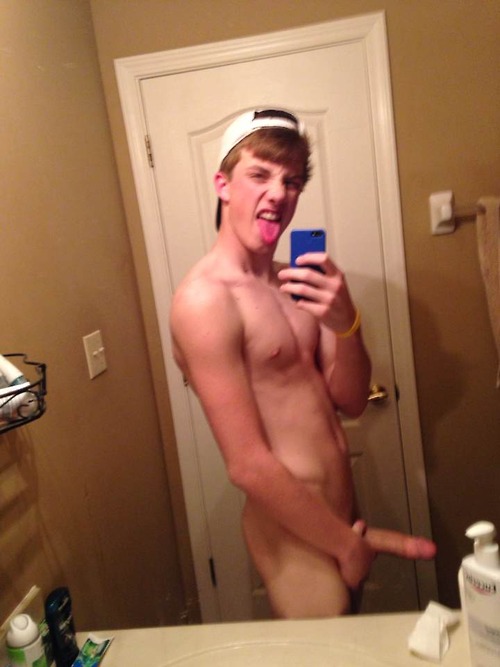 teen_boys_nude_selfies